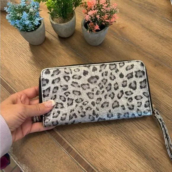 Tahari Metallic Silver and Black *Cheetah Print* Wristlet Wallet - Picture 6 of 7